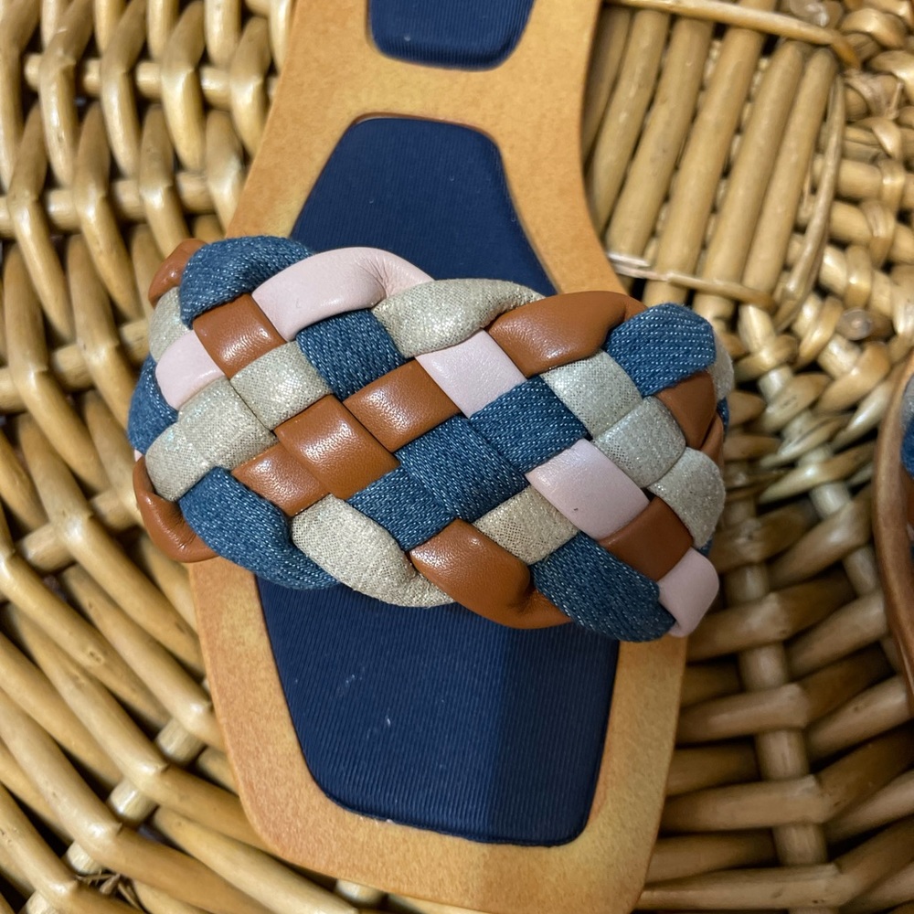 Rouge Sandals - Picture 2 of 3